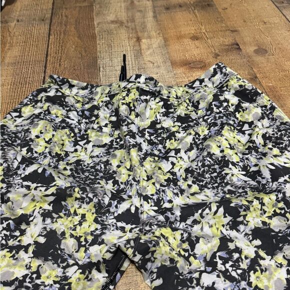 LULULEMON Jet Crop *Luxtreme (Slim) in Crosscourt Petal Black Clarity Yellow, 8 - Picture 9 of 16